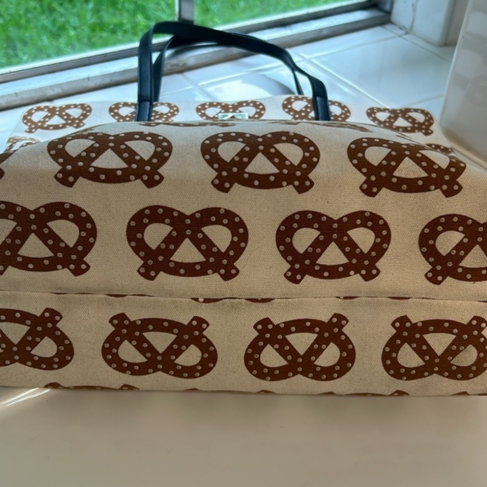 Kate Spade "Far from the Tree" Bon Shopper Tote, NYC Pretzel EUC - Picture 6 of 10